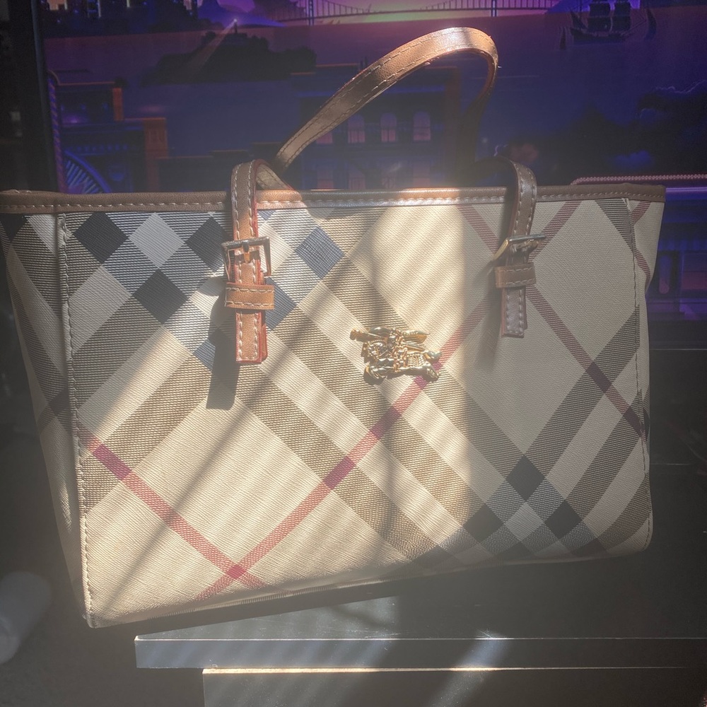 Burberry Tote - Picture 1 of 1